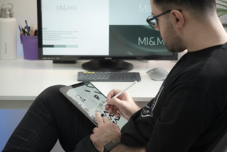Free and Easy: The Best Logo Makers for Beginners